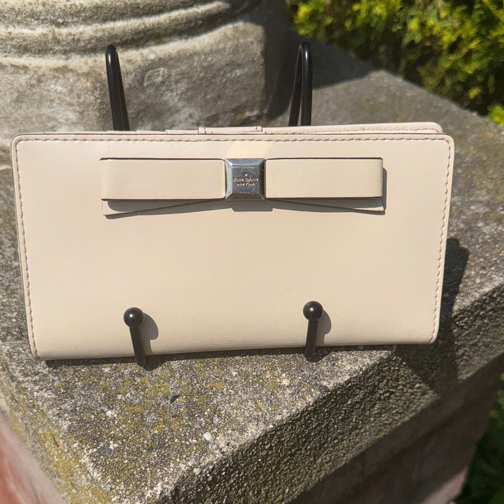 Kate Spade Beige Bow Accent Wallet
